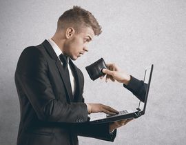 Uea denuncia i comparatori