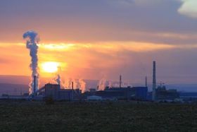Rischio ambientale, le più attente sono le industrie chimiche