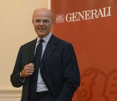 Generali nel 2013, utile netto a 1,9 miliardi di euro