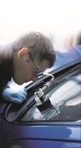 Chi rompe e chi ripara i cristalli auto