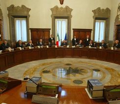 La spending review taglia Isvap e Covip, nasce l'Ivarp