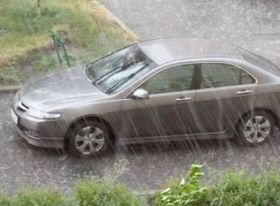 Solo il 12% delle auto è assicurato contro i danni da eventi naturali