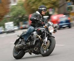 Aumentano le moto usate e l'interesse per le polizze furto-incendio