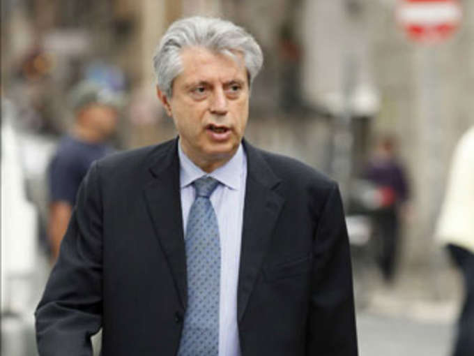 Rischioso trasmettere all'Agenzia delle Entrate i dati sui conti correnti dei clienti di banche e assicurazioni""